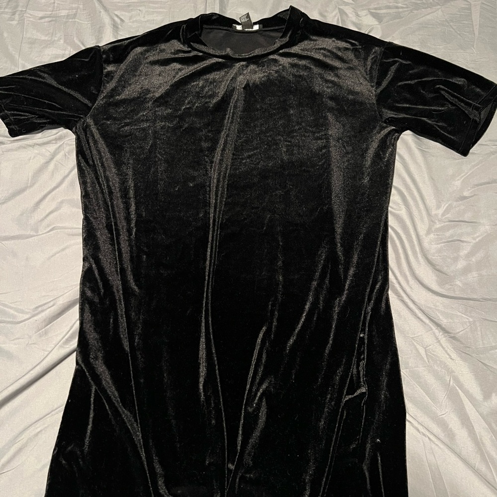 Forever 21 short velvet little black dress